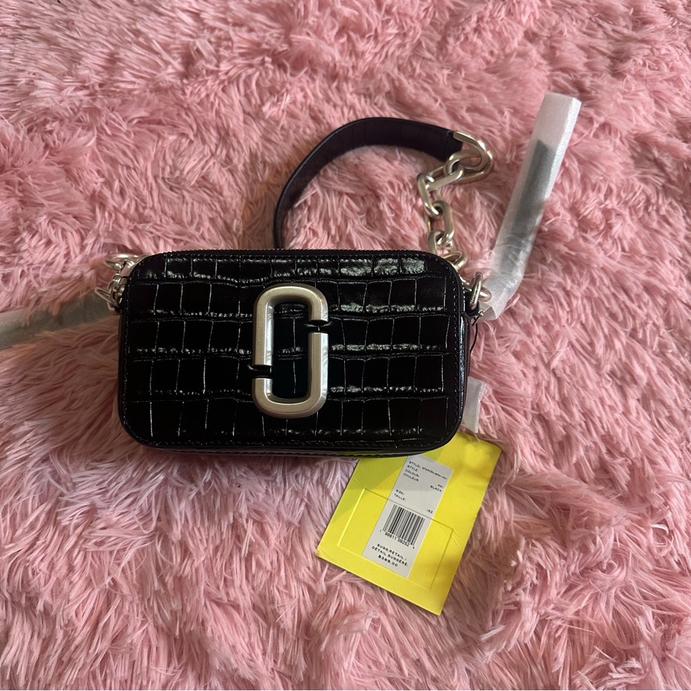Marc Jacobs Logo Plaque Embossed Chain
Shoulder Bag